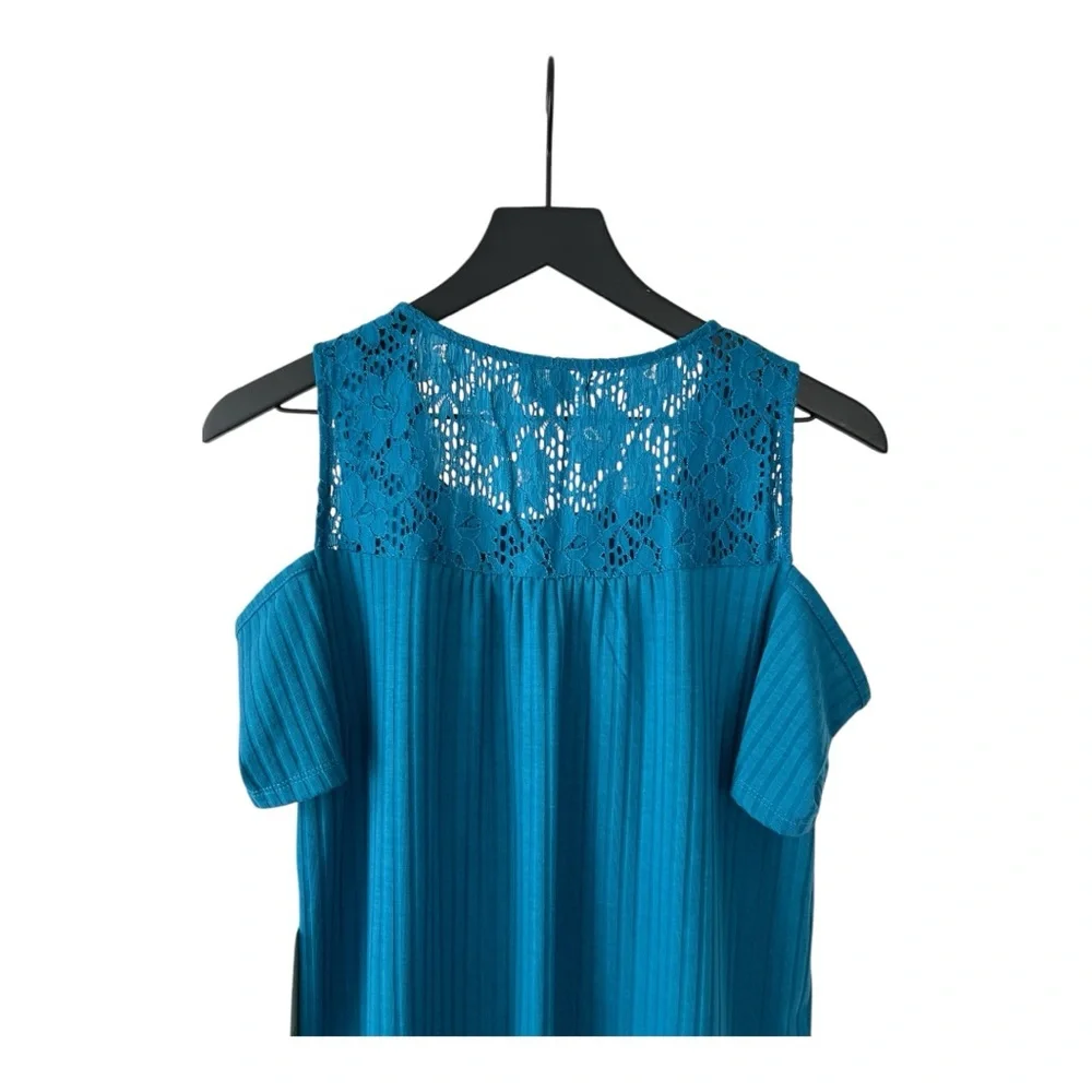 NWT Dept 222 PARADISE dream cold shoulder top